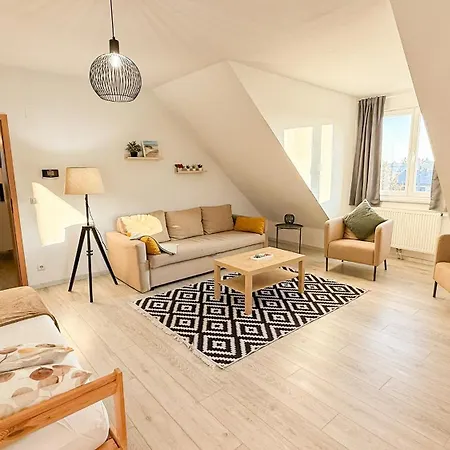 Vienna's Nature Corner - Charming Rooftop Family Apartment Gerasdorf bei Wien
